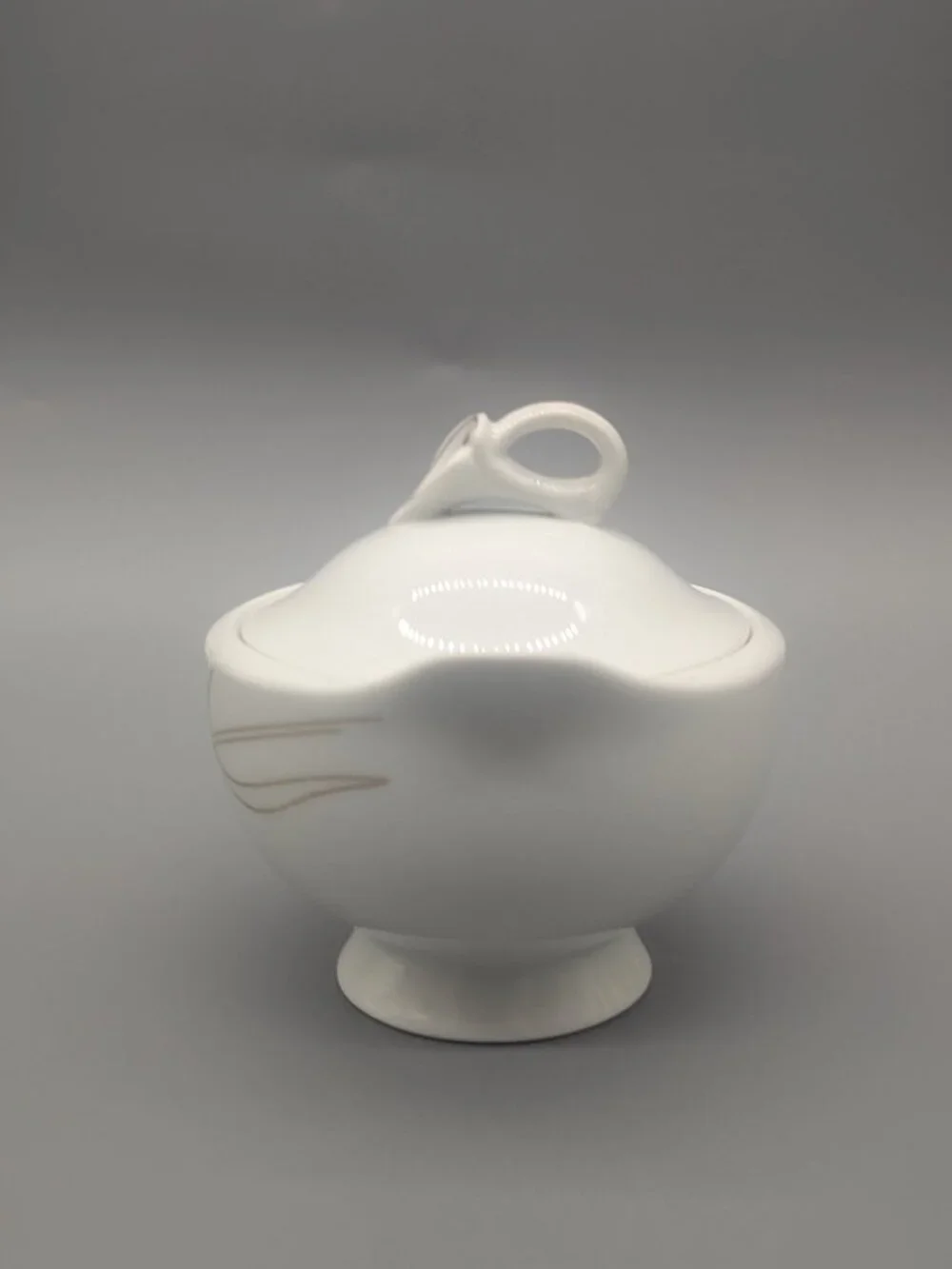 Mikasa Gold Classic White Lily Sugar Bowl with Lid Designed by Helena Uglow